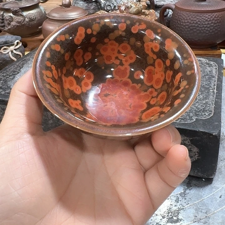 主人杯一个，瓷。。。品茗