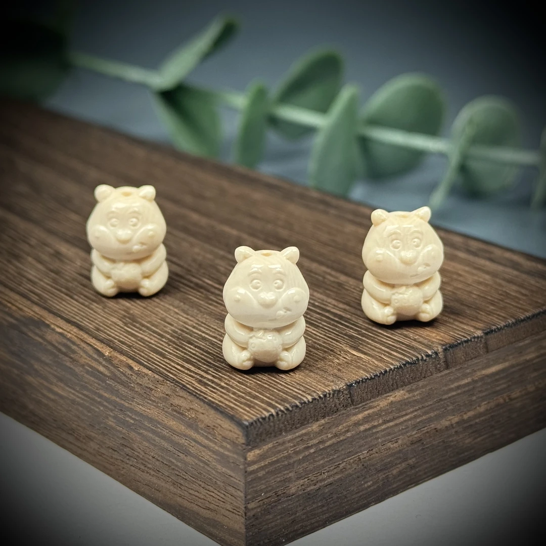 A220-O天然猛犸牙草莓熊随机一个约11×16mm支持鉴定假一罚四