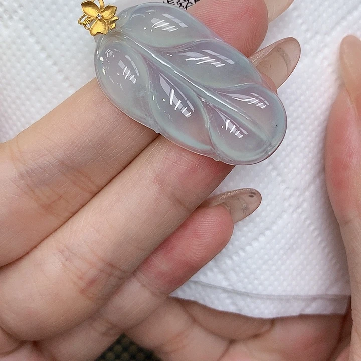 颈饰18K金镶嵌翡翠