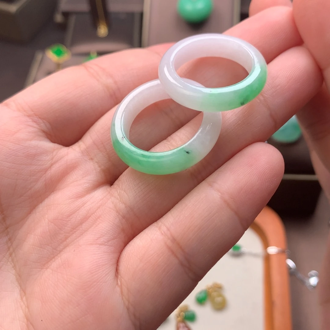 翡翠未镶嵌戒指翡翠