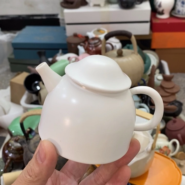 陶瓷艺术品和陶瓷艺术壶