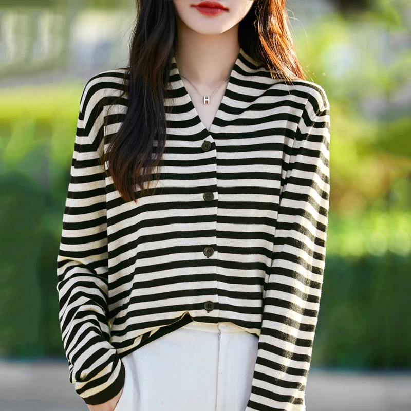 V领减龄春秋薄款长袖内搭毛衣新款大码女开衫上衣可外穿打底洋气