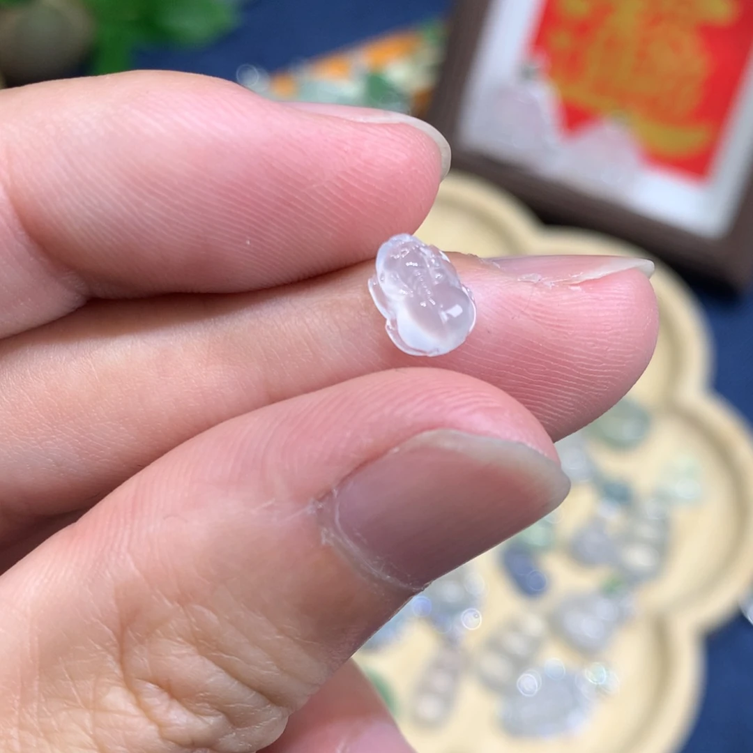 翡翠未镶嵌颈饰貔貅