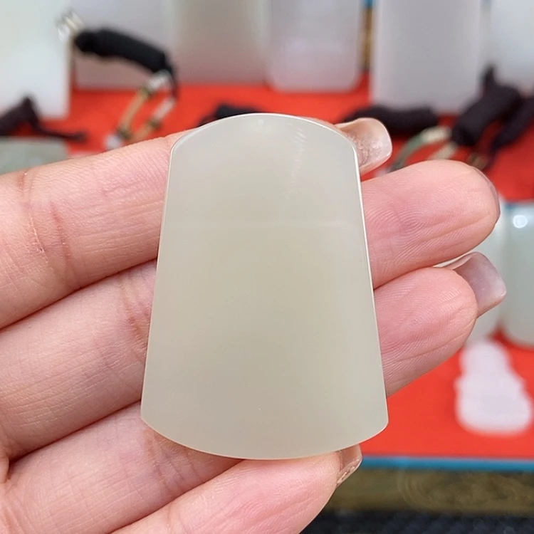 【闪购商品】颈饰未镶嵌和田玉