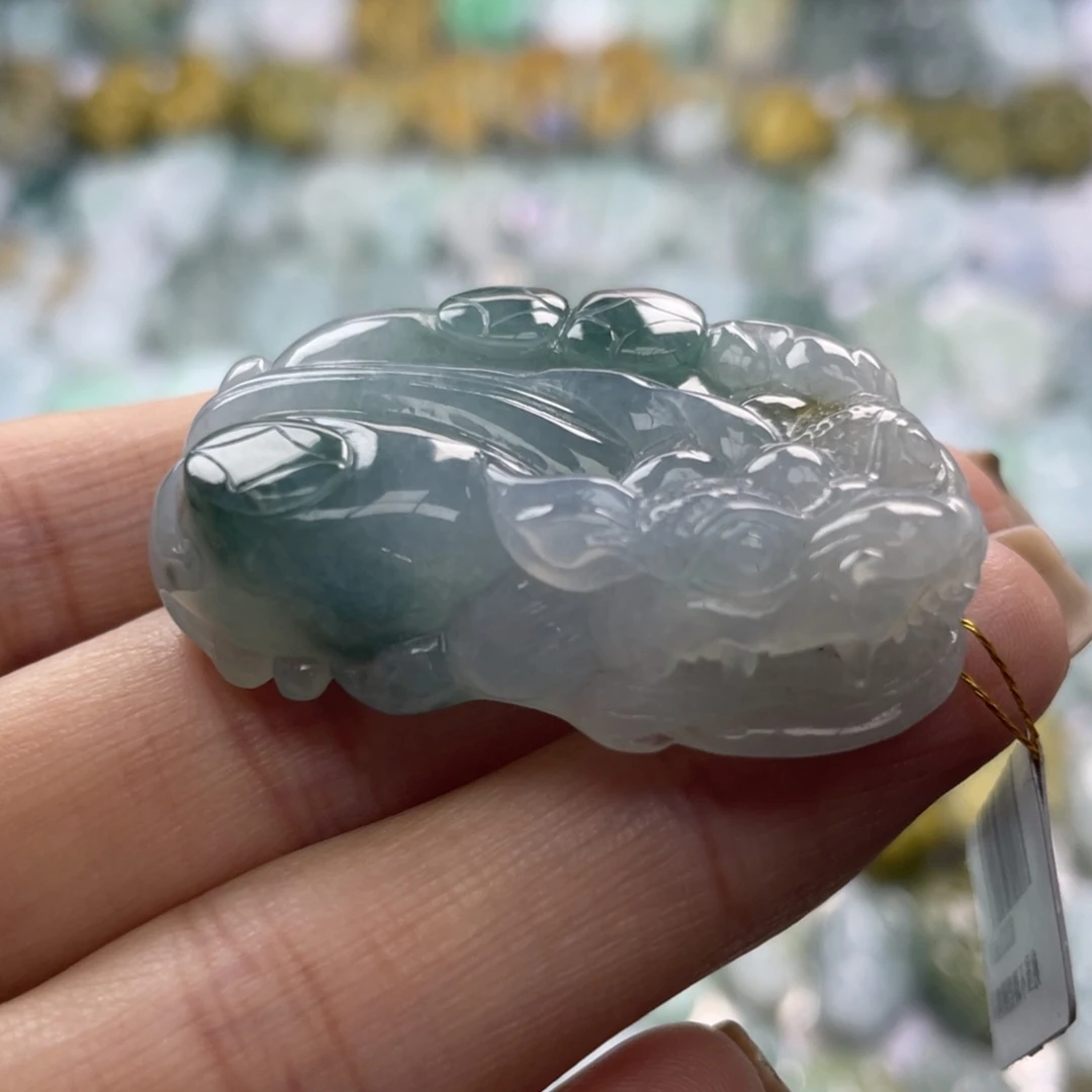 翡翠未镶嵌颈饰貔貅