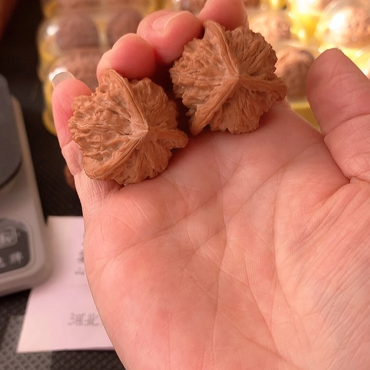 文玩核桃吊坠3.47尺三棱