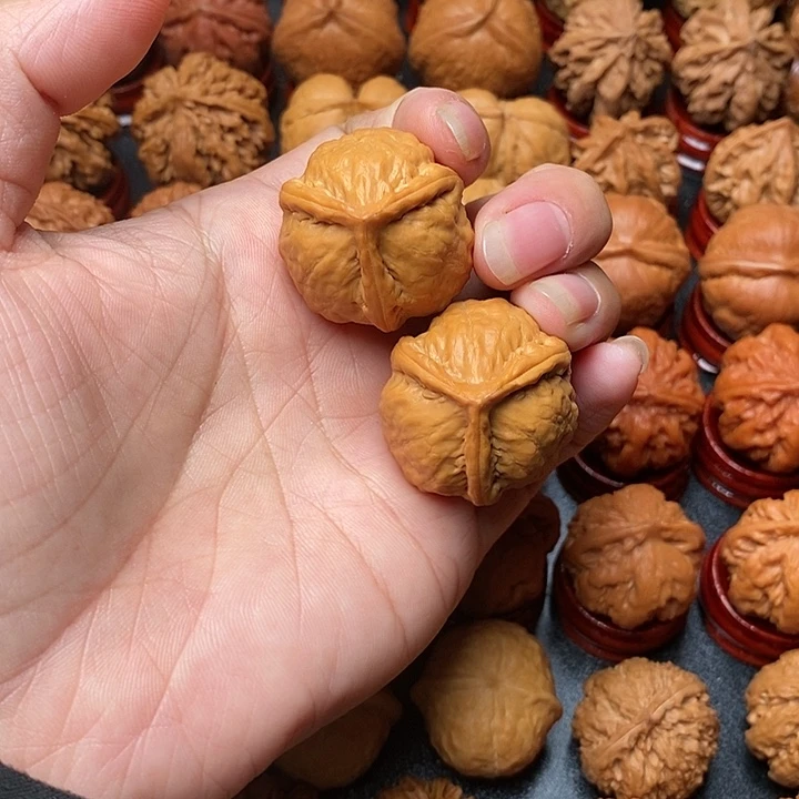 文玩核桃吊坠三棱