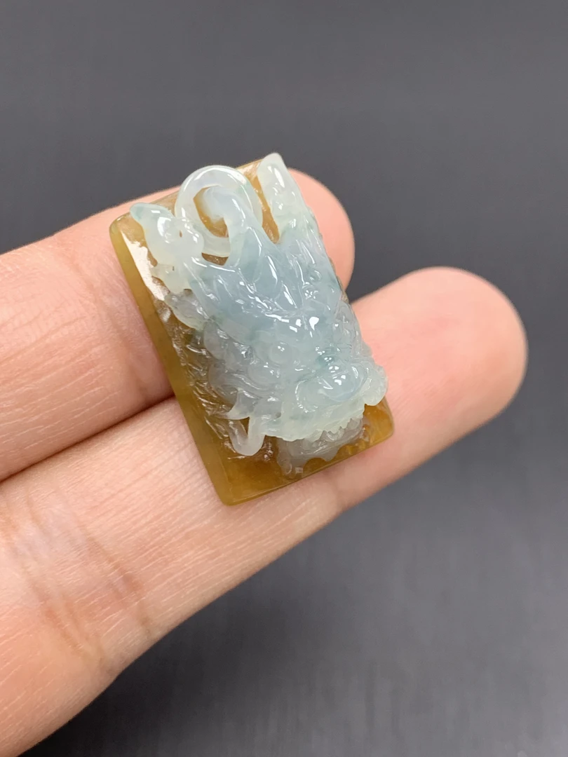 天然缅甸翡翠A货 精品黄翡龙头 冰透吊坠仿古精美精雕俏色挂坠