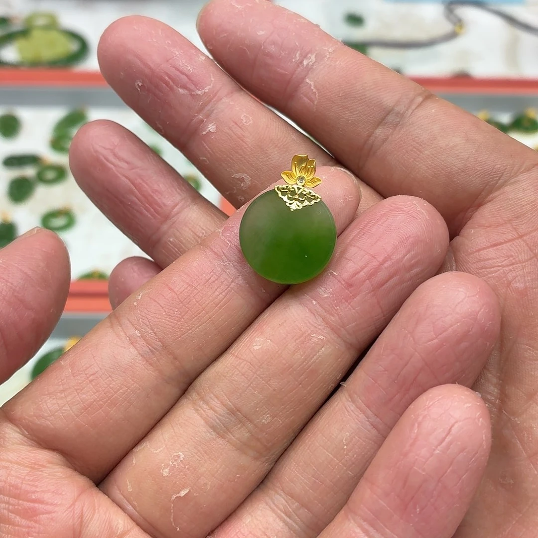 和田玉18K金镶嵌颈饰