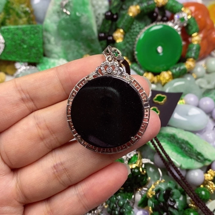 翡翠未镶嵌吊坠(赠链)