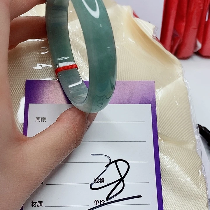 翡翠手镯（圆镯）未镶嵌翡翠