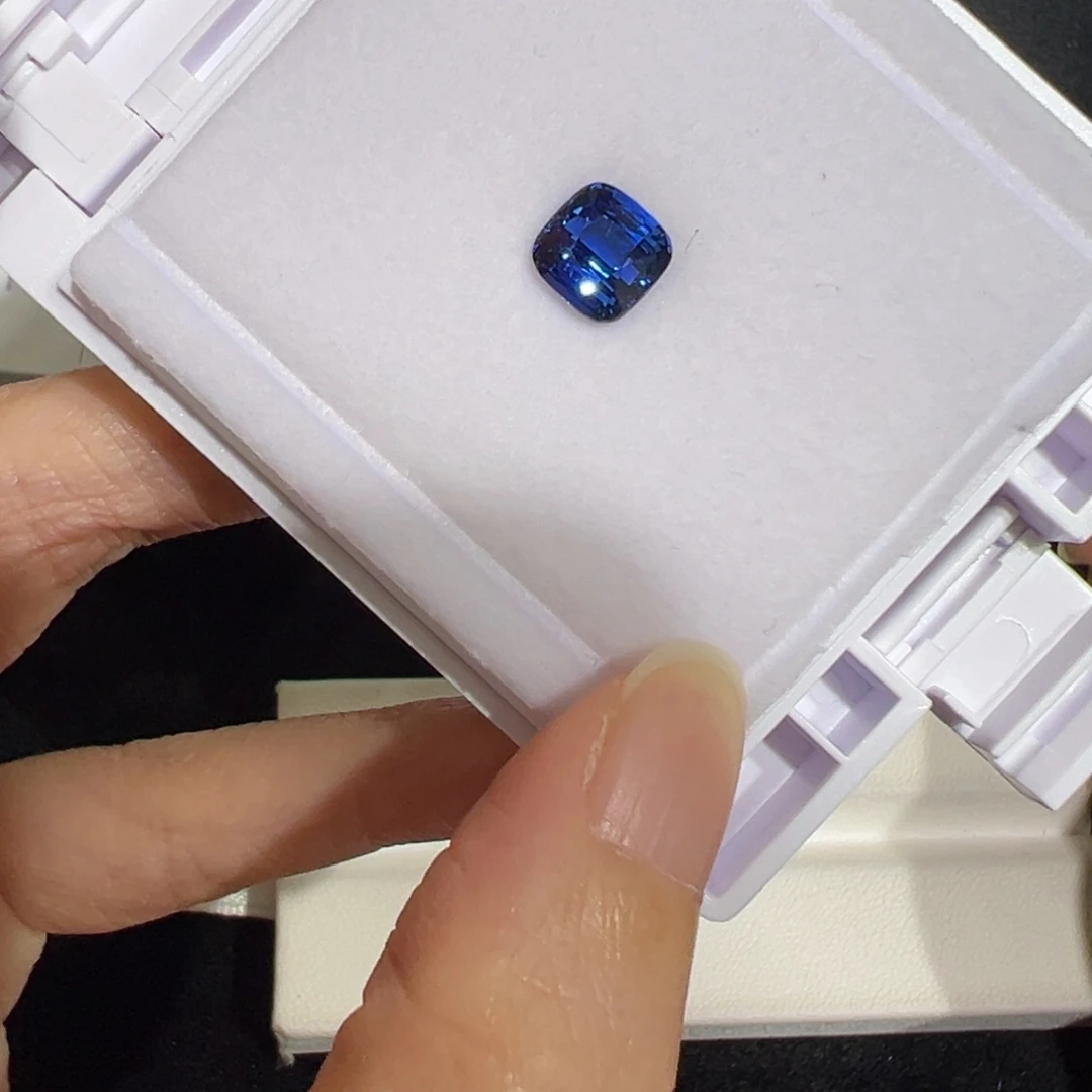 蓝宝石裸石2.5ct全净无色带