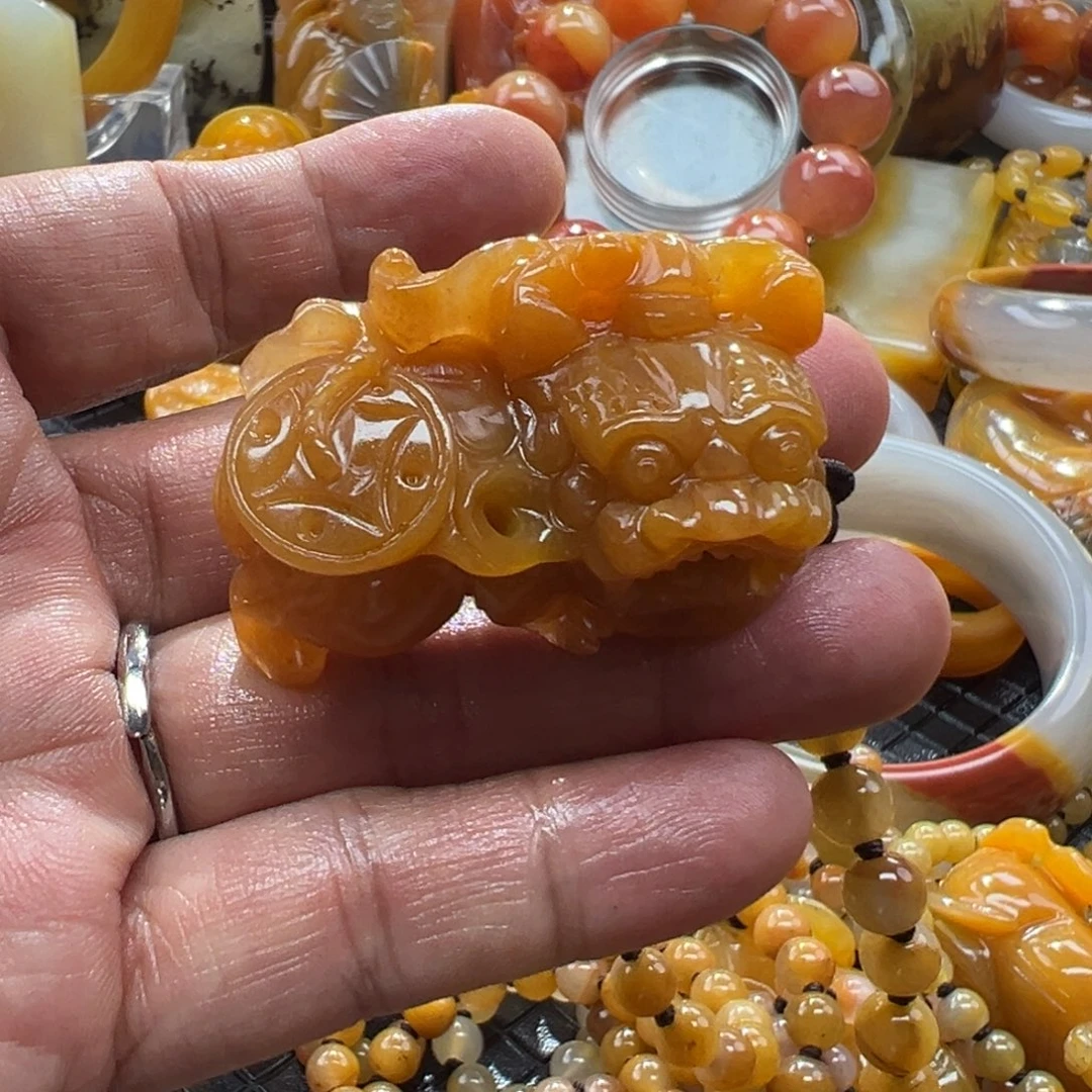橙***橙石英质玉未镶嵌颈饰