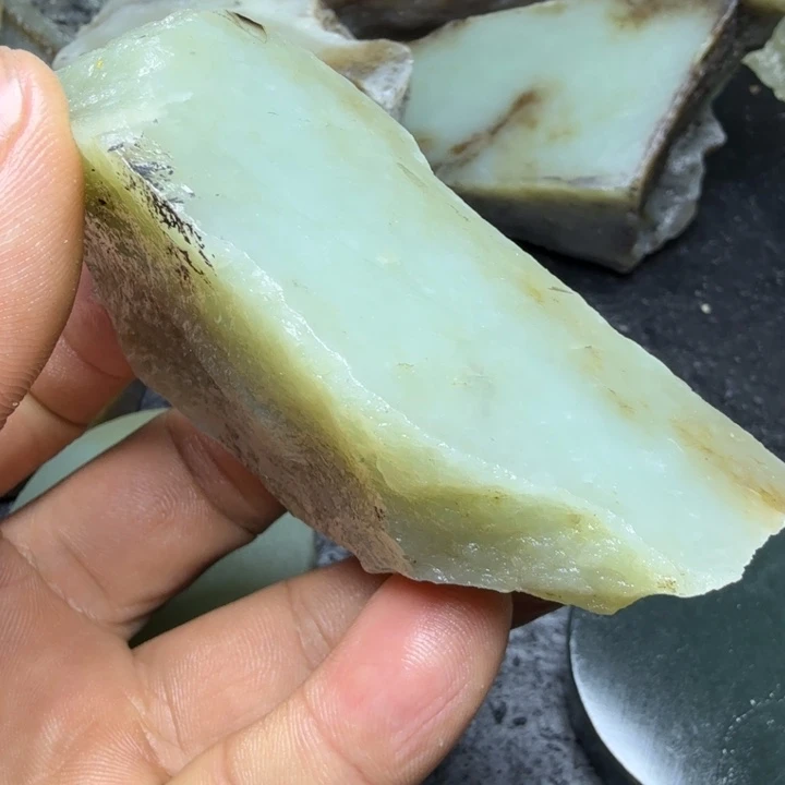 和田玉（糖玉）未镶嵌珠宝奇石