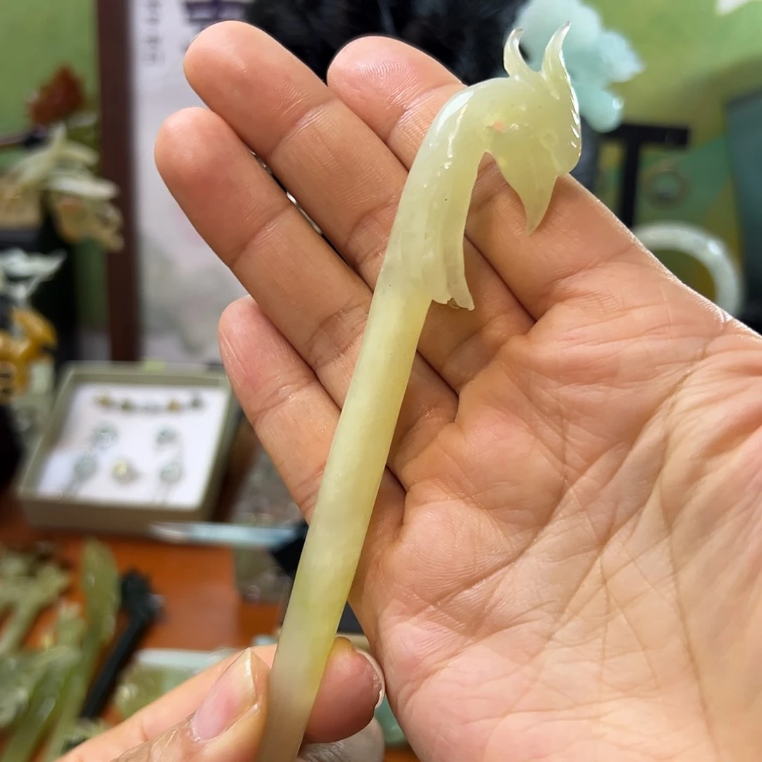 蛇纹石玉未镶嵌凤头