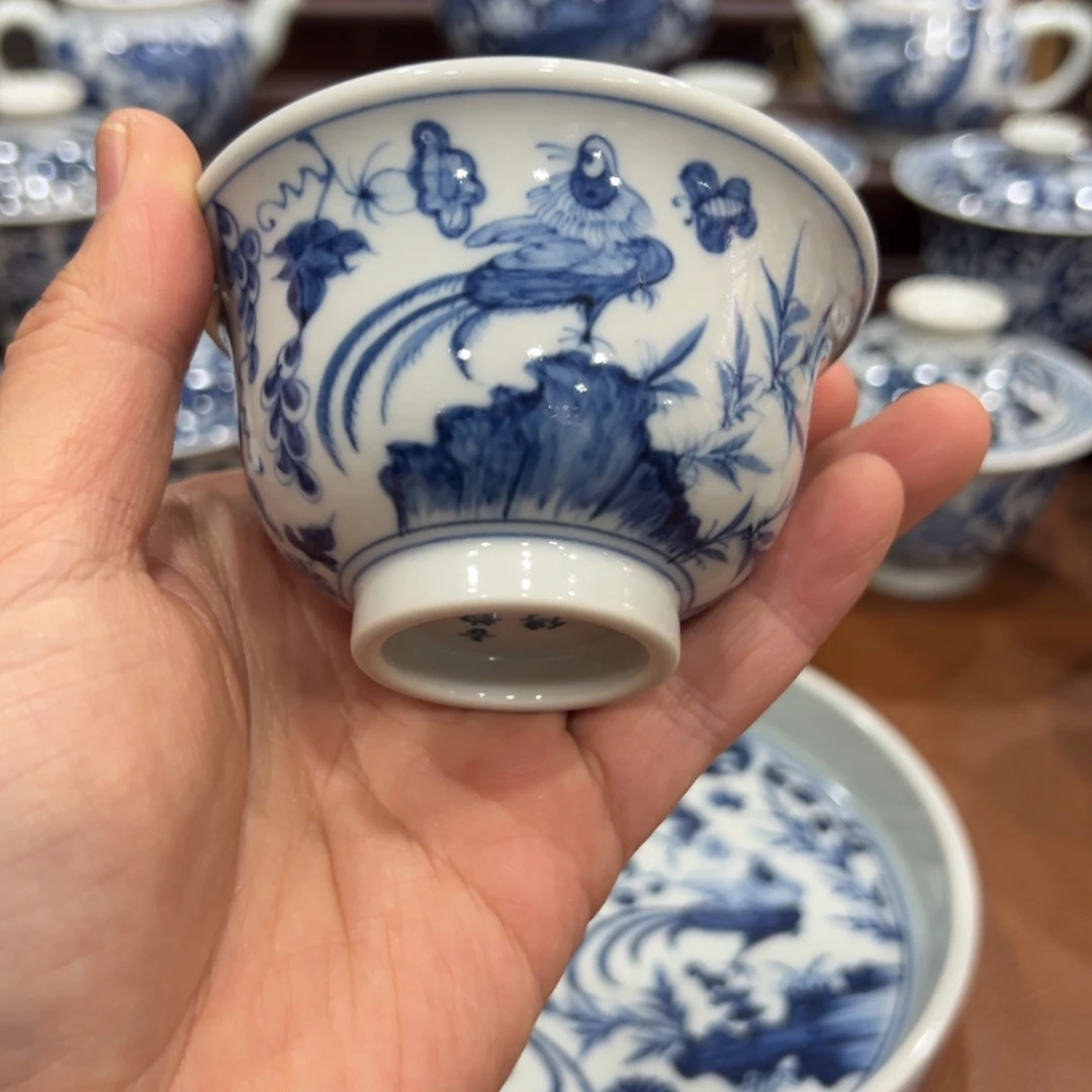 手绘青花锦鸡压手杯