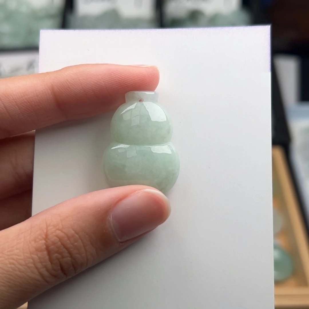 翡翠颈饰未镶嵌葫芦