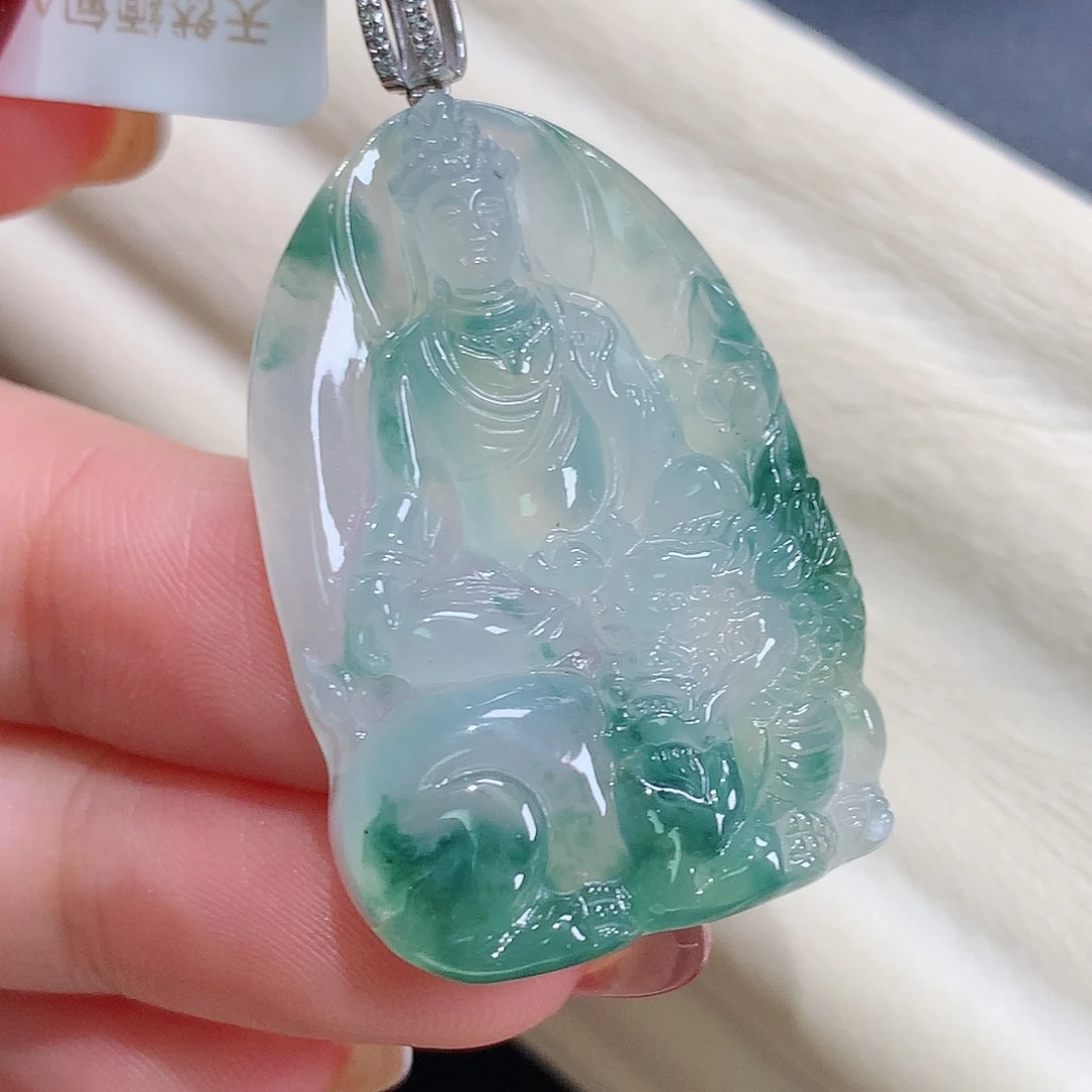 翡翠未镶嵌颈饰文殊