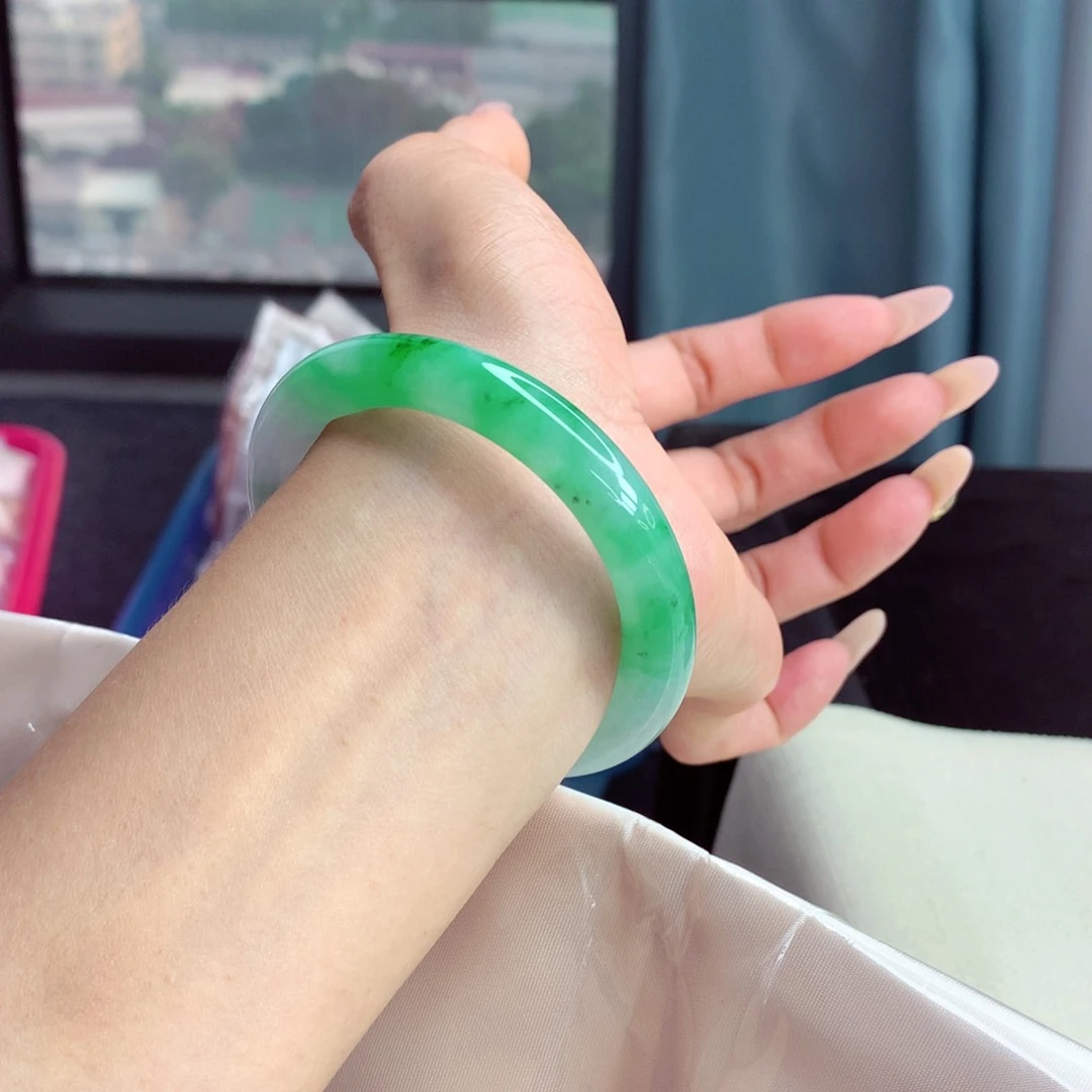 未镶嵌手镯翡翠51.7辣阳绿 好色的姐妹不要错过 小柒