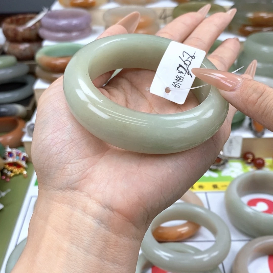 石英质玉手镯未镶嵌想***觉