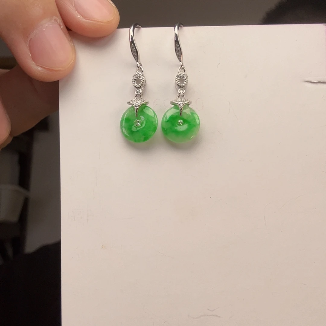 翡翠未镶嵌挂件一对