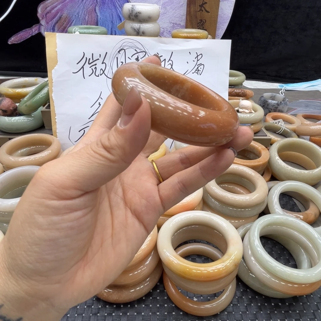 V***a石英质玉未镶嵌手镯