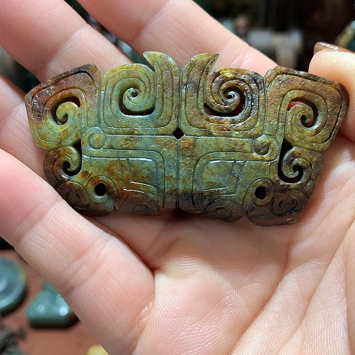 未镶嵌岫岩河磨玉（透闪石质玉）挂件