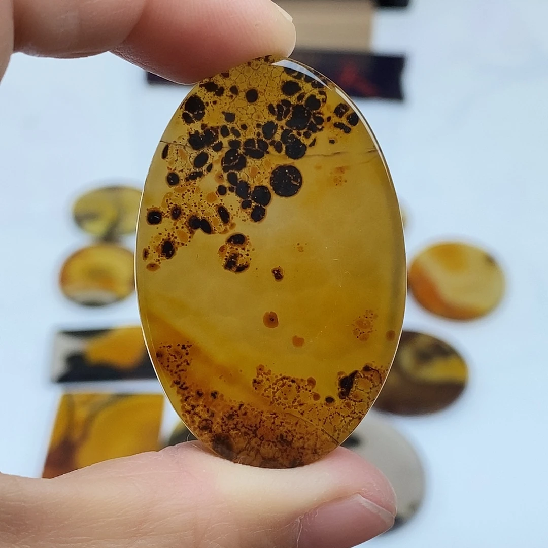 大***鱼玛瑙/玉髓未镶嵌珠宝半成品