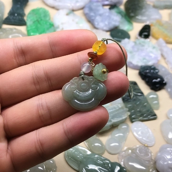 翡翠未镶嵌颈饰链接