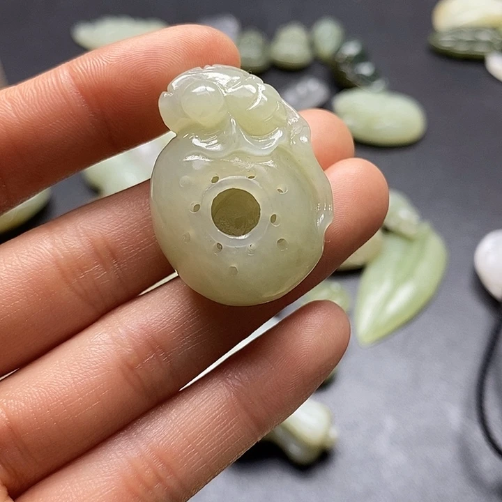 颈饰未镶嵌和田玉牧*