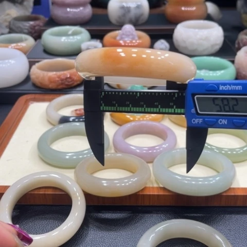 未镶嵌手镯石英质玉