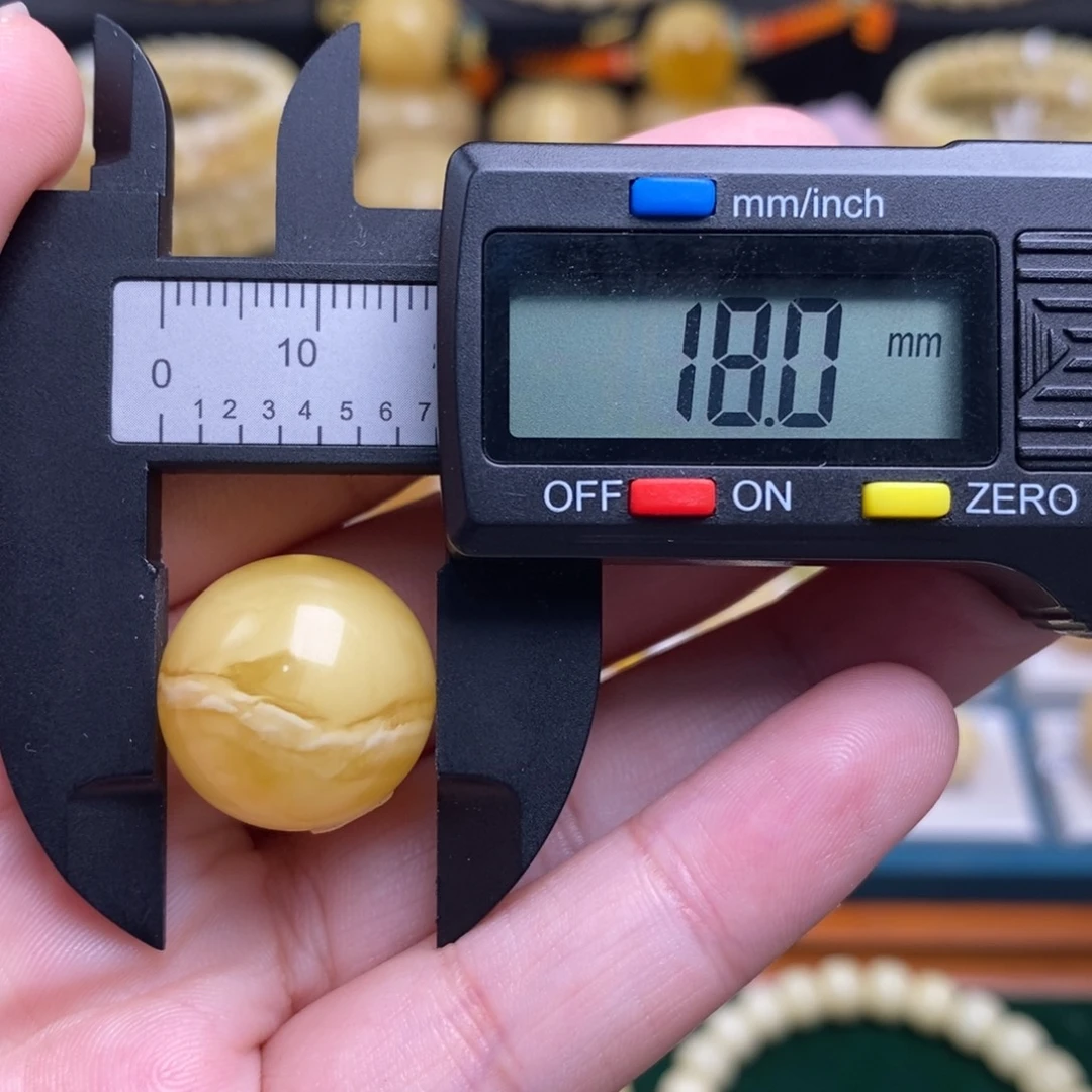 蜜蜡未镶嵌珠宝奇石