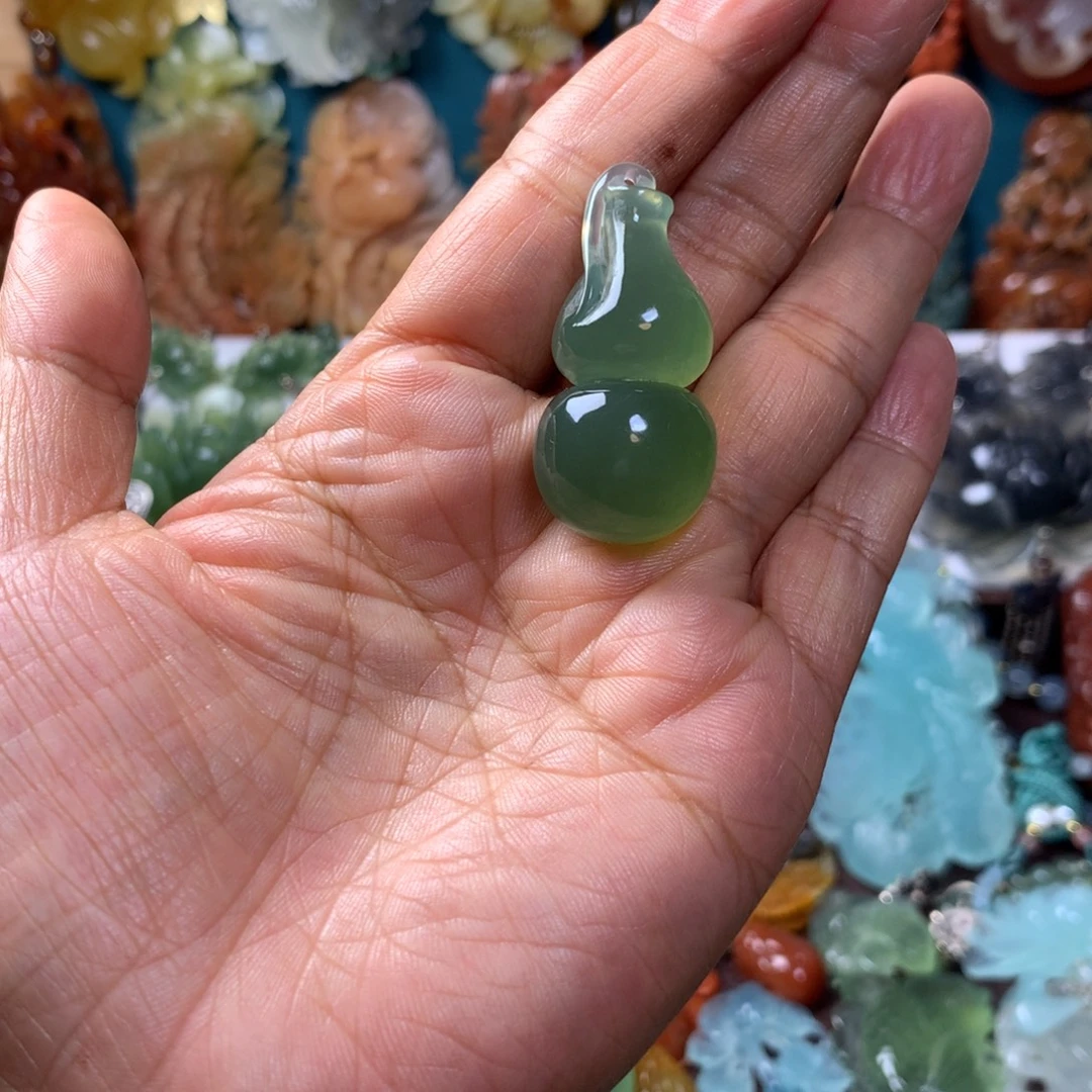 蛇纹石玉未镶嵌挂坠