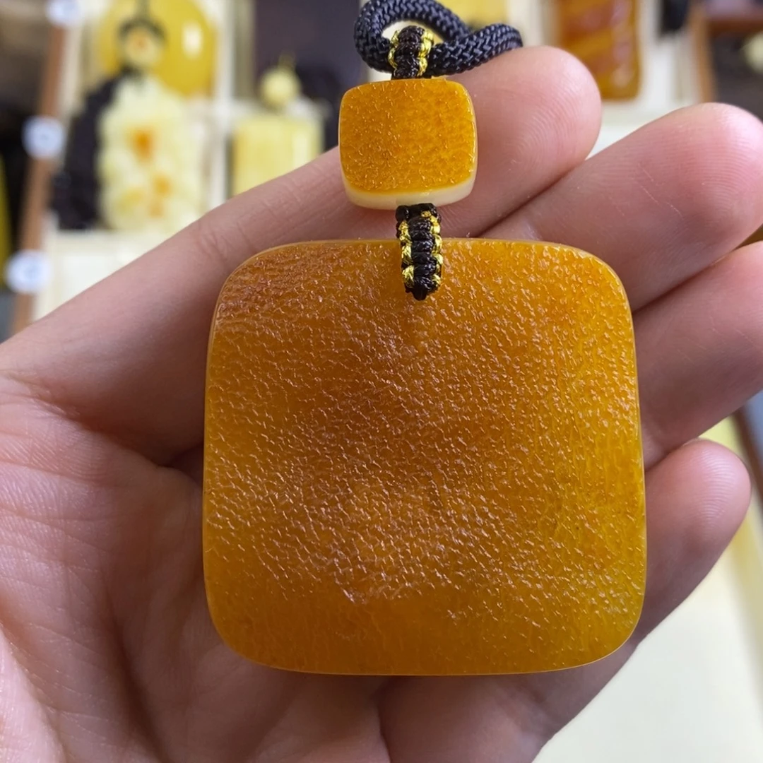 蜜蜡未镶嵌裸石微瑕