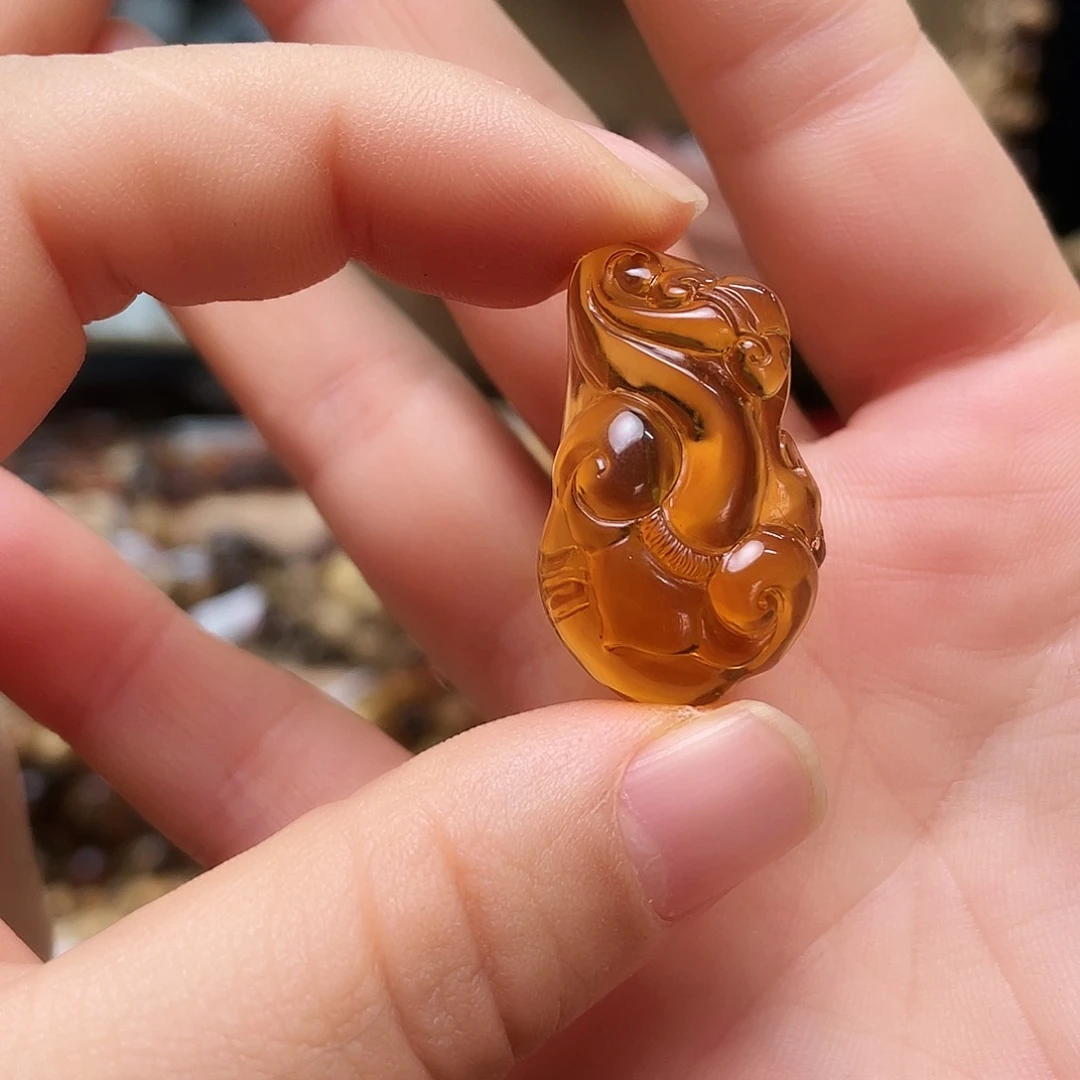 琥珀裸石未镶嵌沈**蟹大