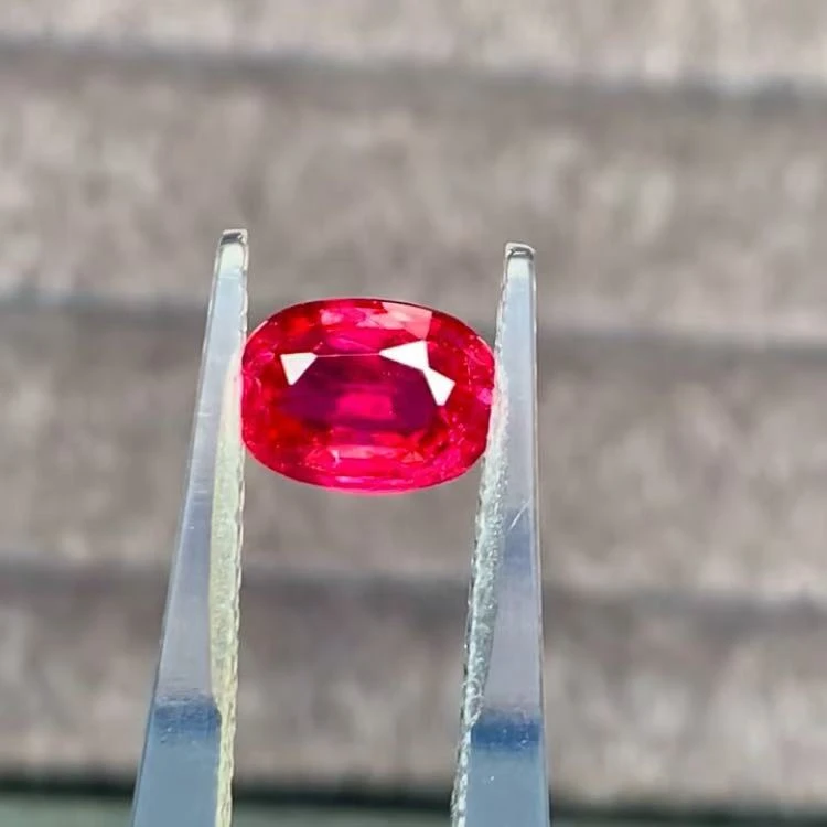 无烧鸽血红红宝石，1.08克拉