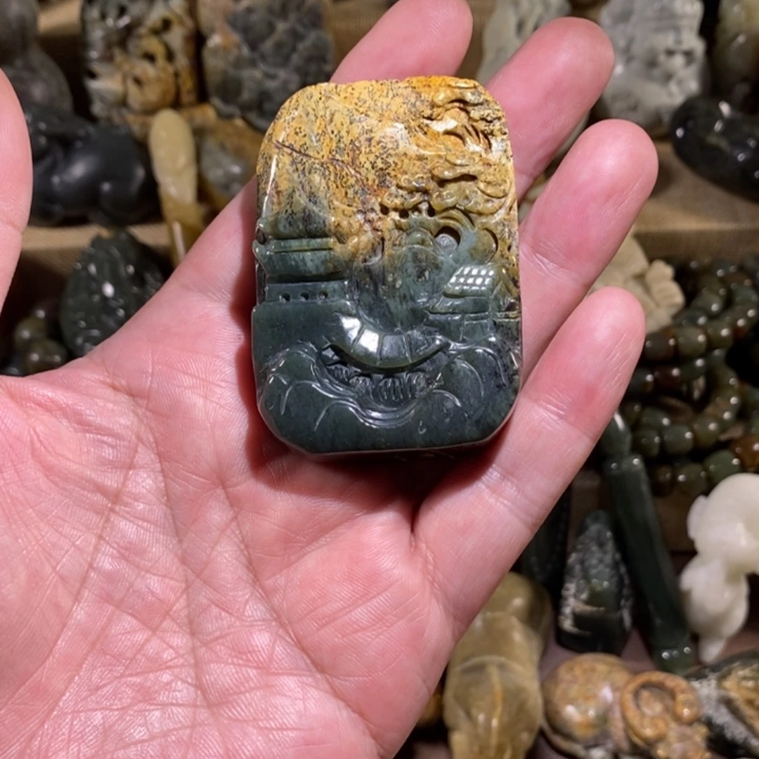 透闪石质玉未镶嵌挂件