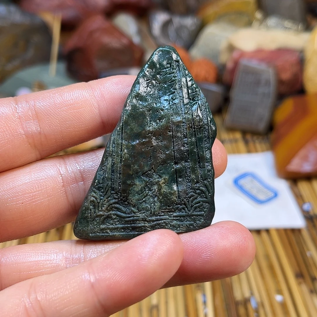 新疆原石雕刻手把件