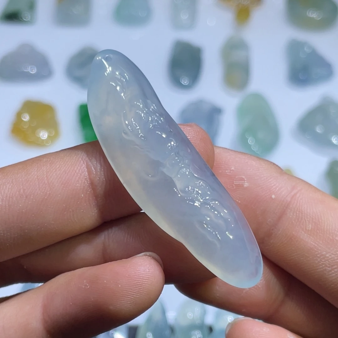 颈饰未镶嵌翡翠随形龙