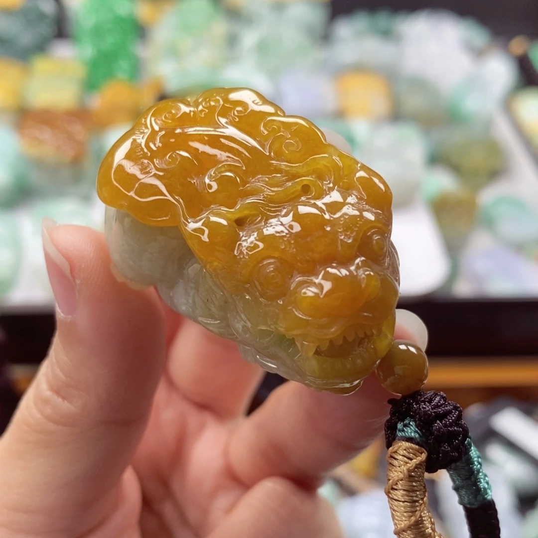 翡翠未镶嵌颈饰貔貅