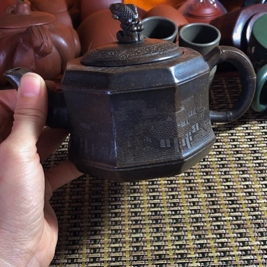 紫砂茶壶脱***马原矿泥料手工制作的紫砂壶。
