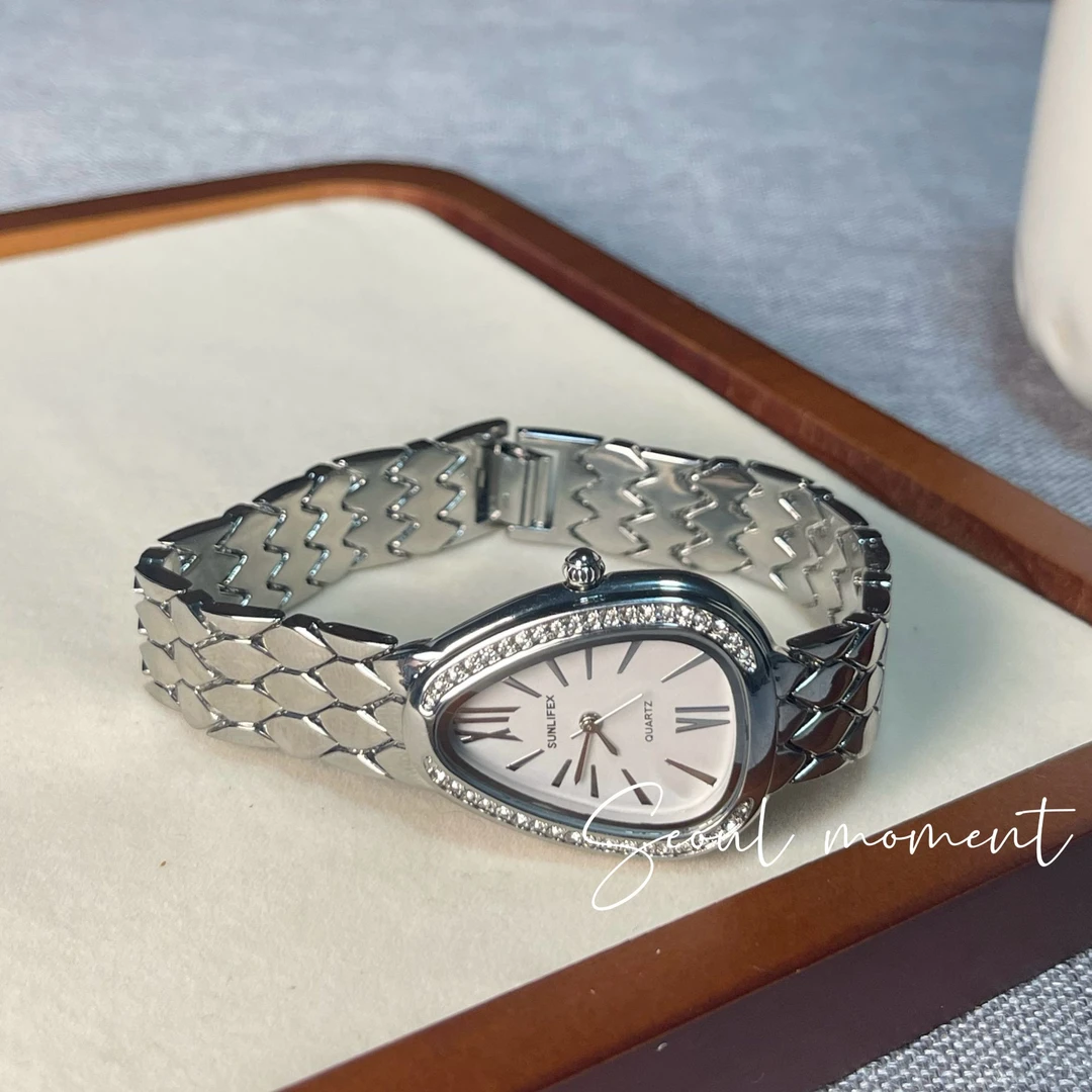 Seoulmoments 设计感小众蛇头表盘女表