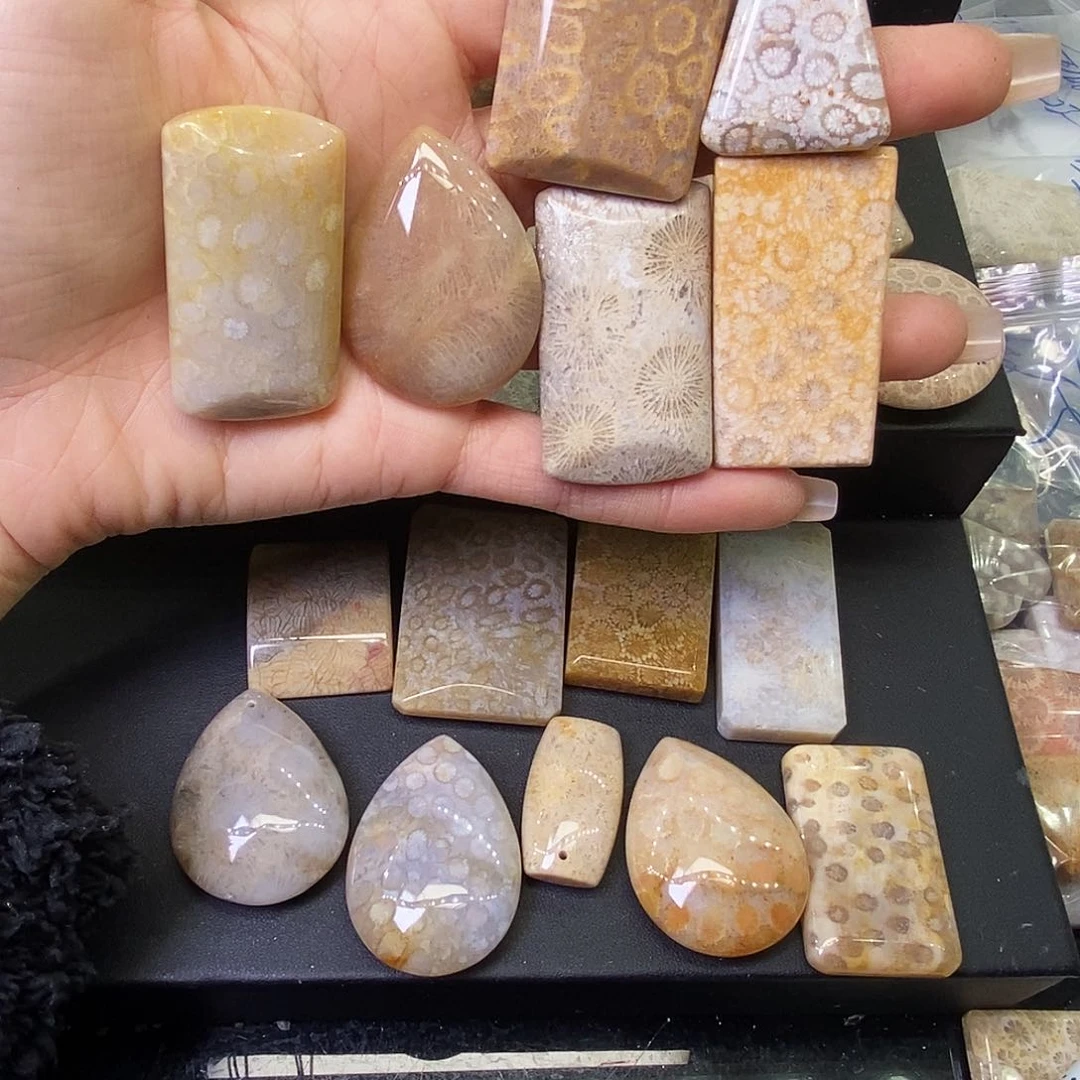 硅化玉颈饰合金马****果