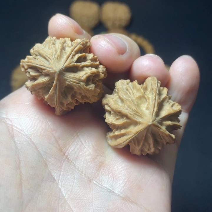 把件文玩核桃七山三棱31mm