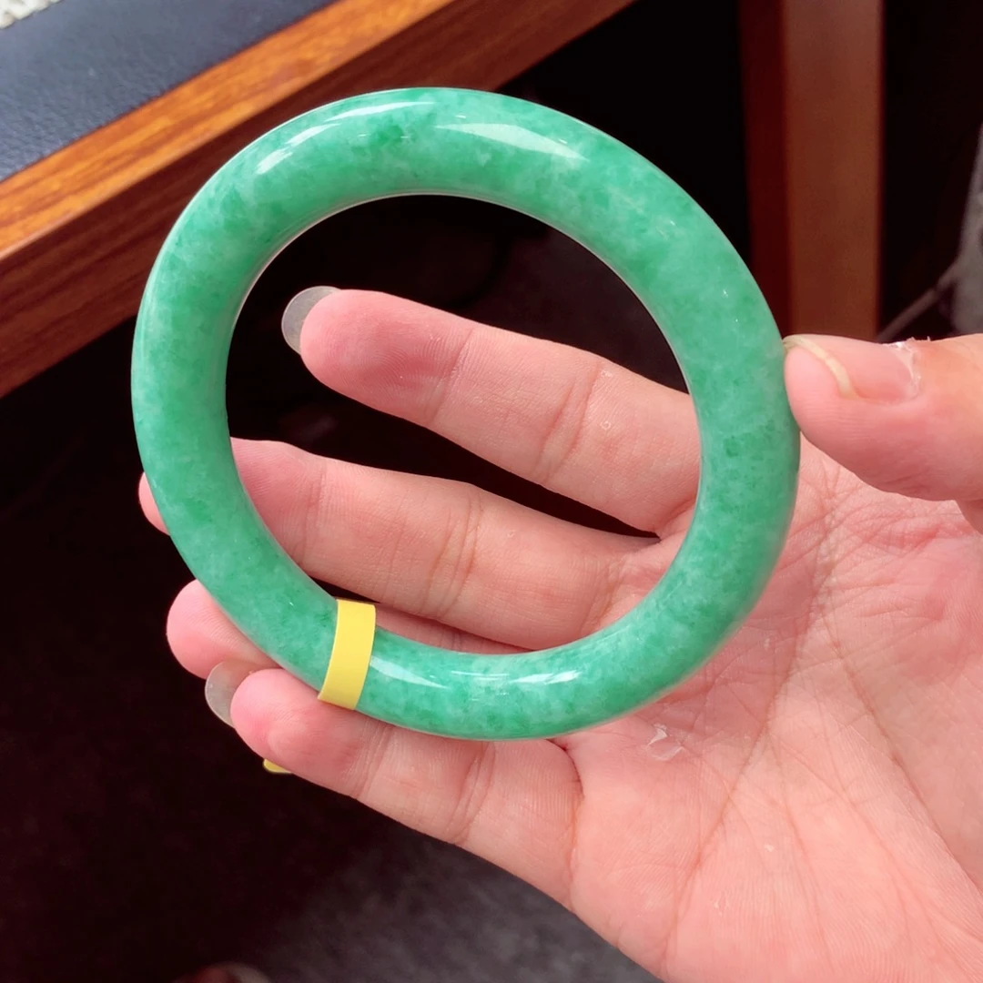 翡翠手镯未镶嵌冰****）缅甸