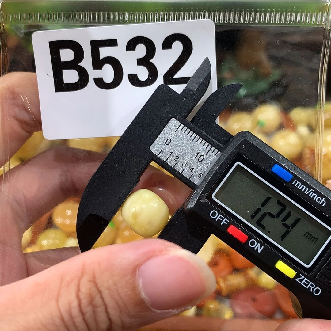 未镶嵌琥珀珠宝奇石