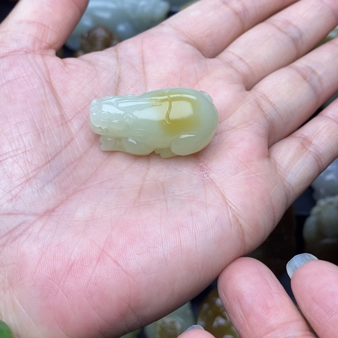 和田玉未镶嵌挂件