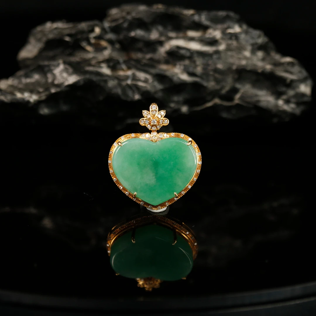FC10天然缅甸A货18k爱心吊坠/200123/保利厦门拍卖