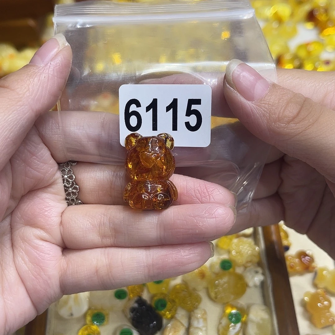 琥珀未镶嵌颈饰蜜蜡