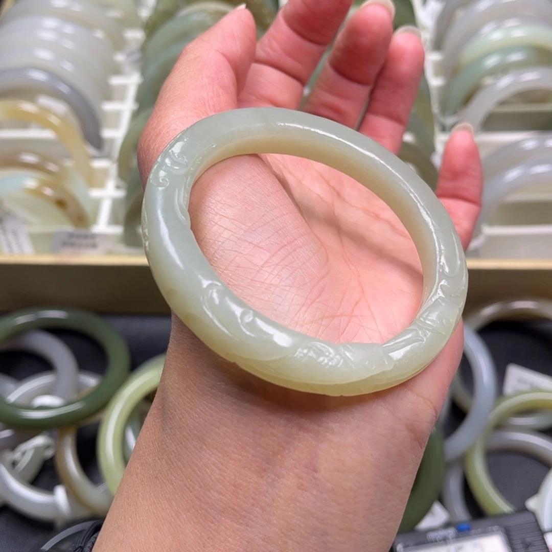 Z****和田玉未镶嵌手镯56圈